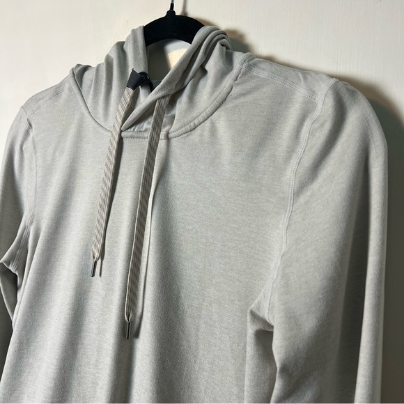 Vuori Women’s Gray Lightweight Hooded Pullover Stretch Activewear – Sz S - Picture 4 of 6
